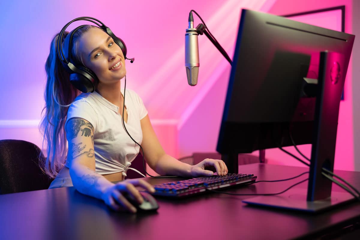 game streaming girl